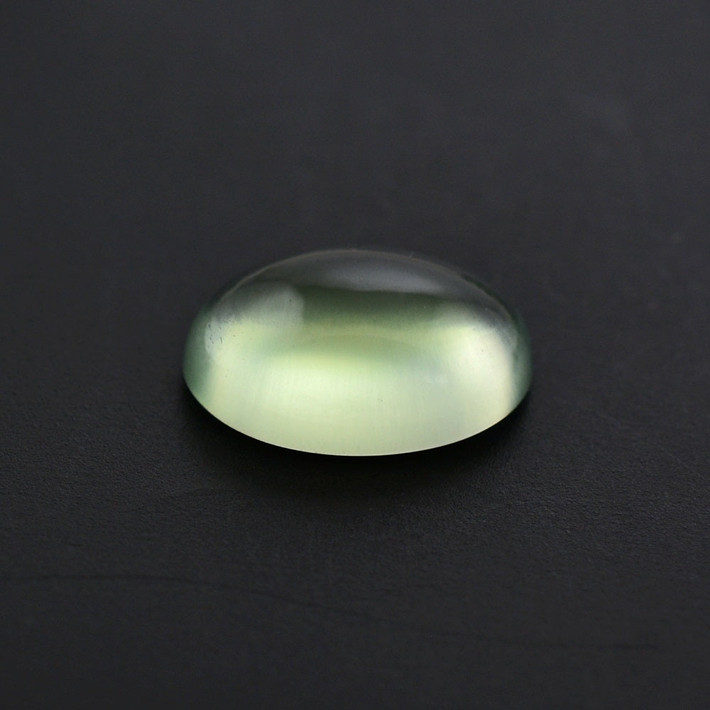 PREHNITE OVAL CAB 10X7MM 2.04 Cts.