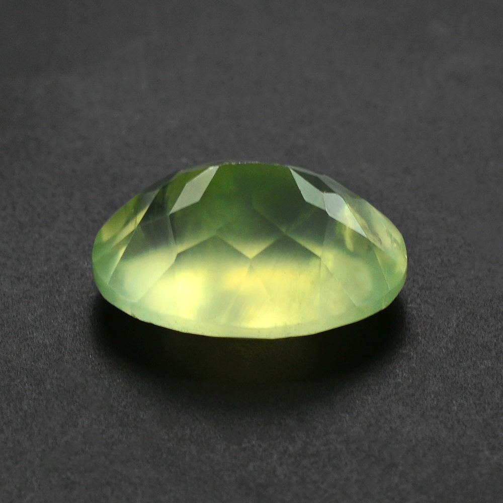 PREHNITE CUT OVAL 14X10MM 6.60 Cts.