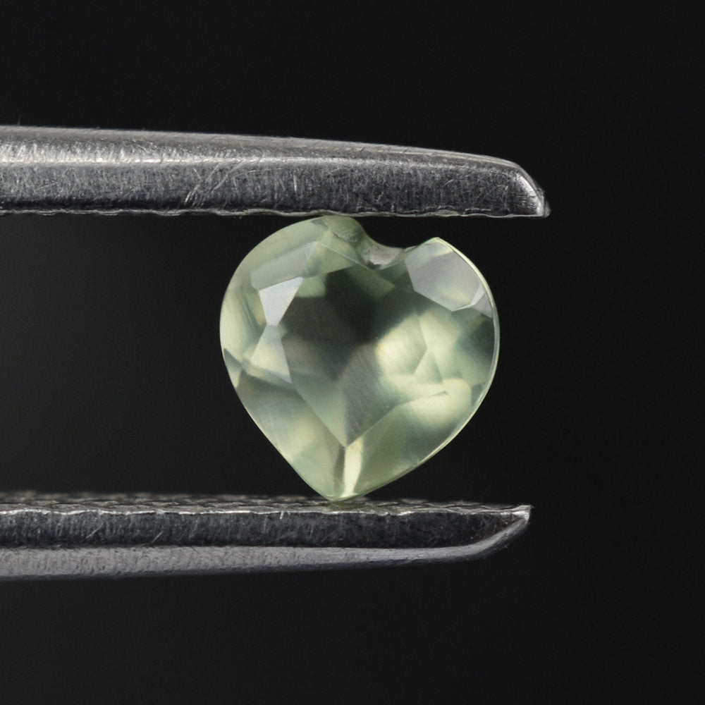 PREHNITE CUT HEART 4MM 0.22 Cts.