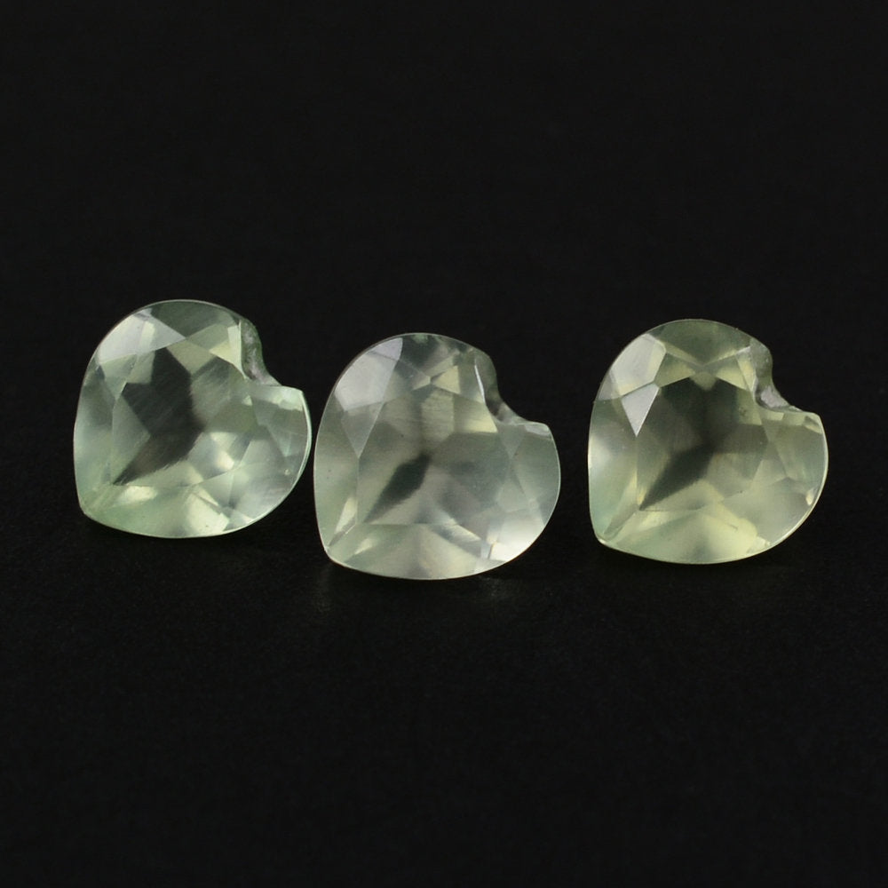 PREHNITE CUT HEART 4MM 0.22 Cts.
