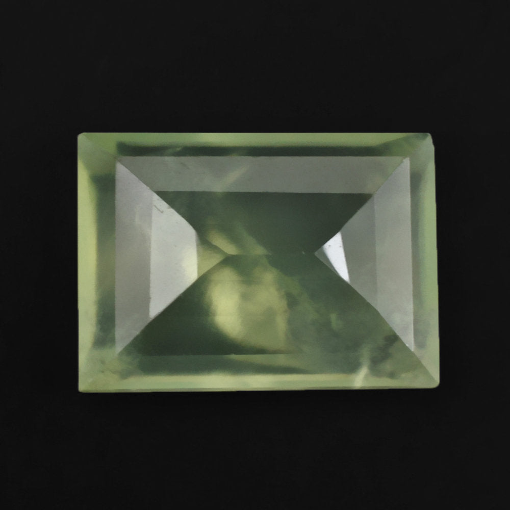 PREHNITE CUT BAGUETTE 14X10MM 7.81 Cts.