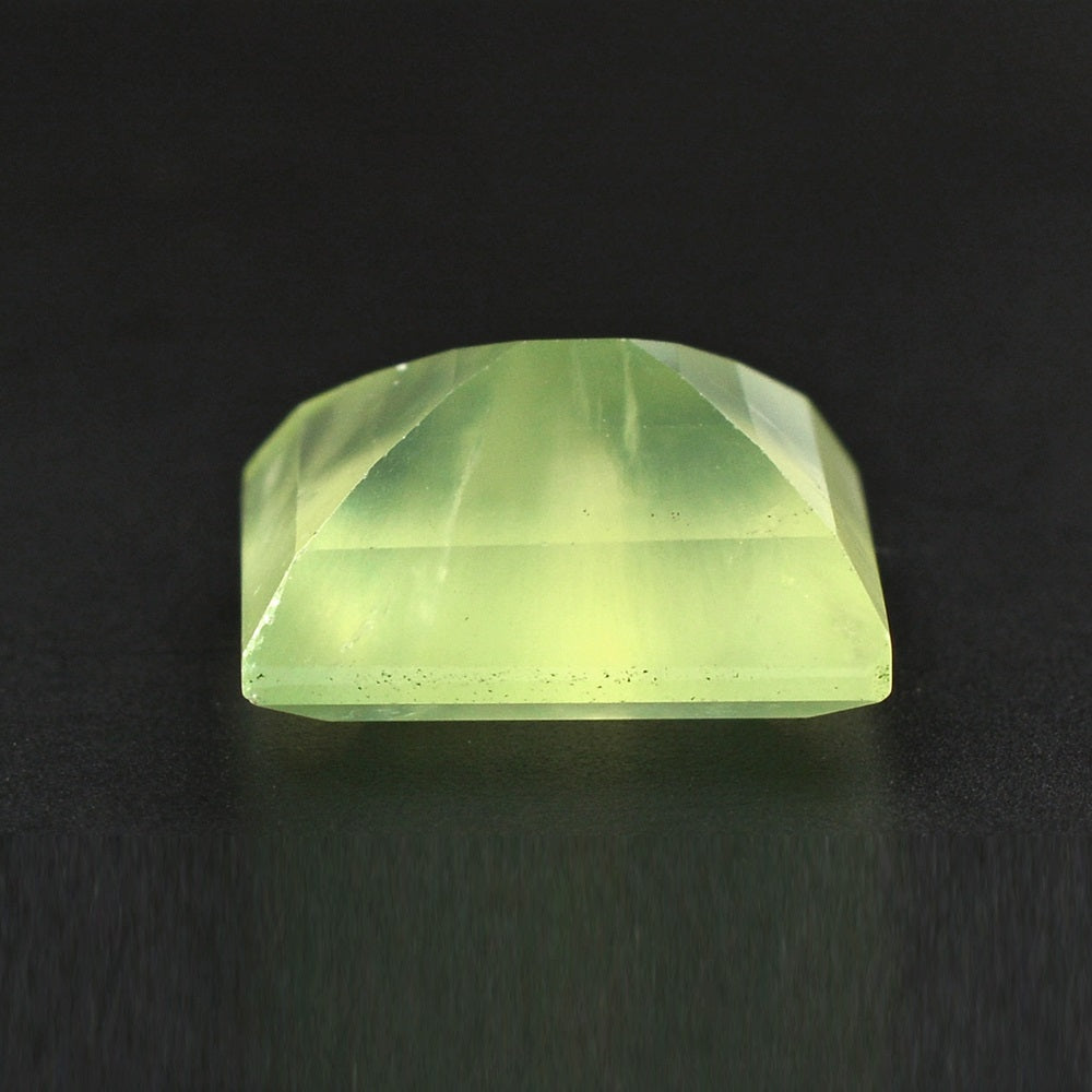 PREHNITE CUT BAGUETTE 12X10MM 6.45 Cts.