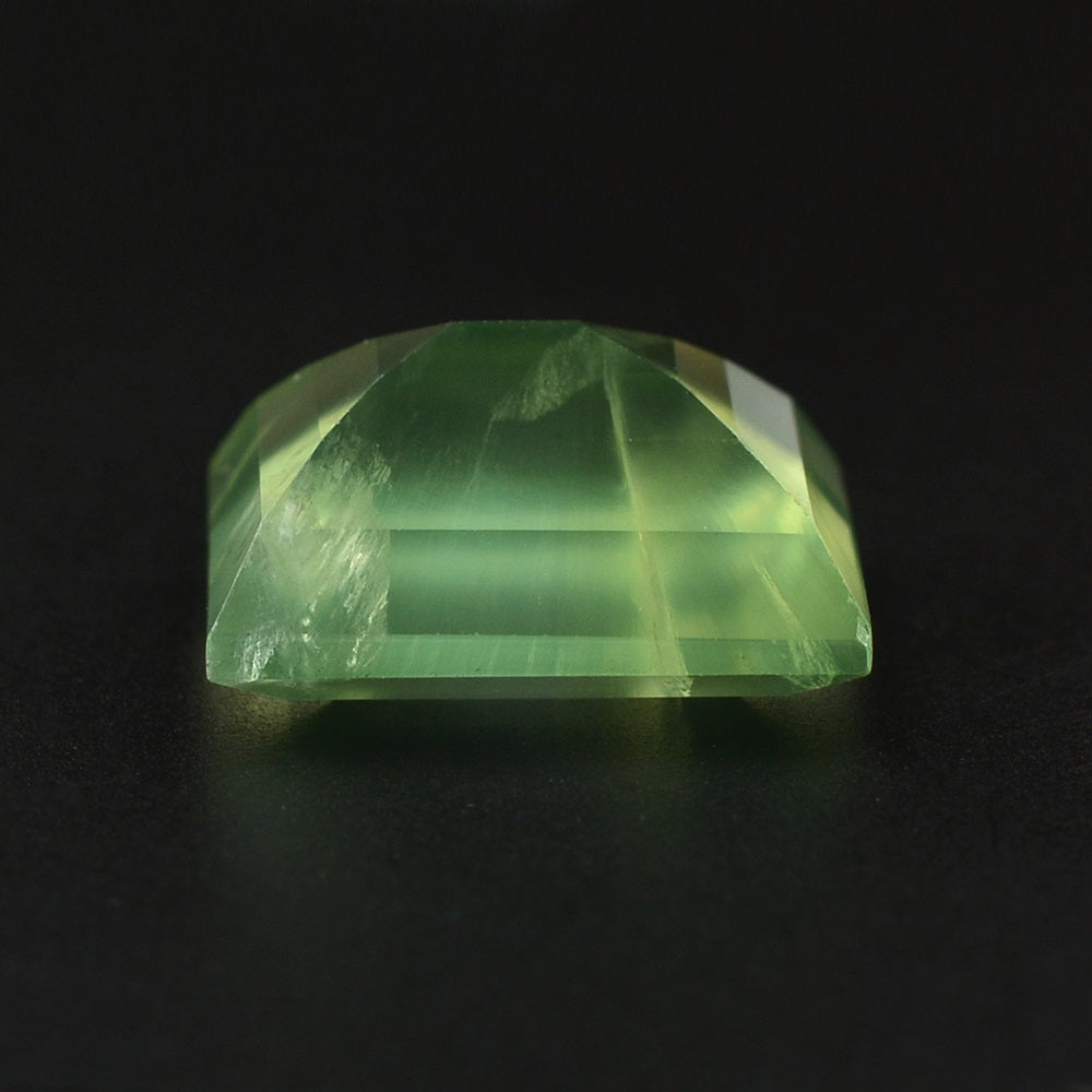 PREHNITE CUT BAGUETTE 12X10MM 6.67 Cts.