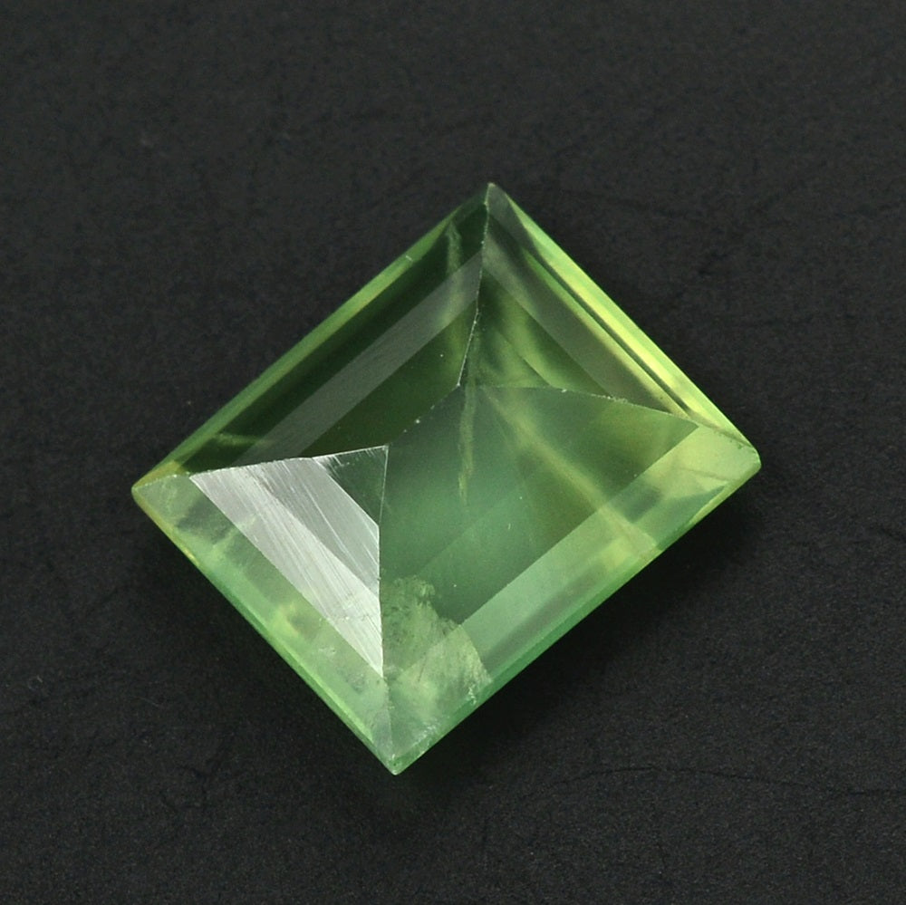 PREHNITE CUT BAGUETTE 12X10MM 6.67 Cts.