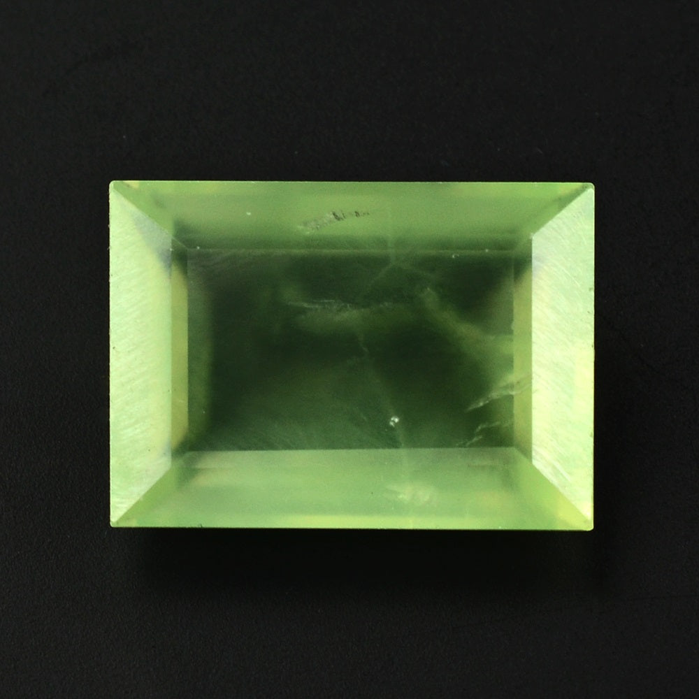 PREHNITE CUT BAGUETTE 18X13MM 15.65 Cts.