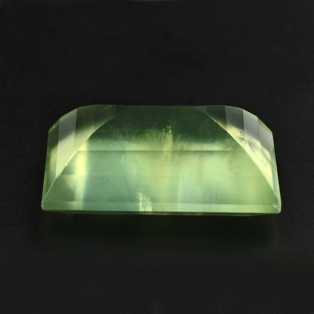 PREHNITE CUT BAGUETTE 18X13MM 15.65 Cts.