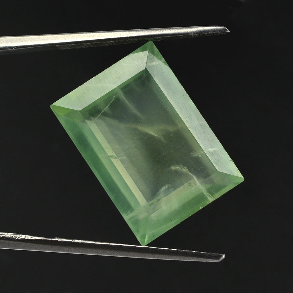 PREHNITE CUT BAGUETTE 18X13MM 15.60 Cts.