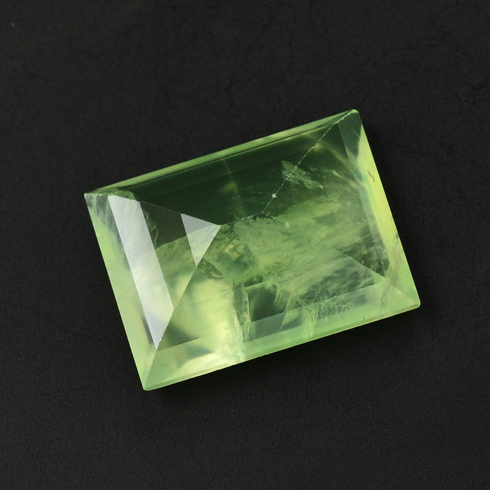 PREHNITE CUT BAGUETTE 16X12MM 12.02 Cts.