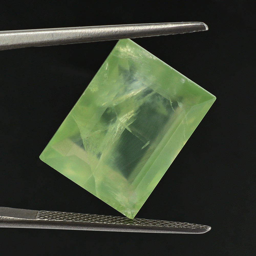 PREHNITE CUT BAGUETTE 16X12MM 12.02 Cts.