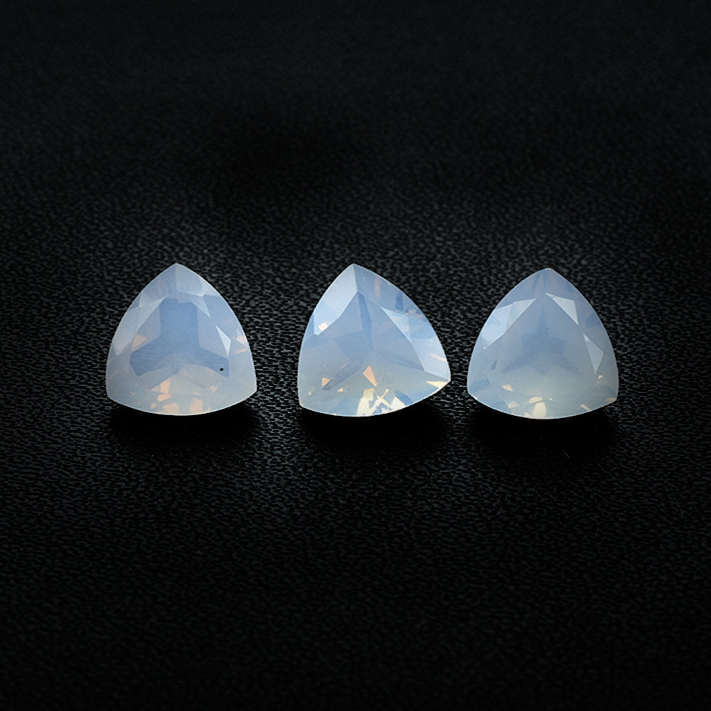LAVENDER MOON QUARTZ CUT TRILLIAN (A/CLEAN) 10.00X10.00 MM 2.88 Cts.