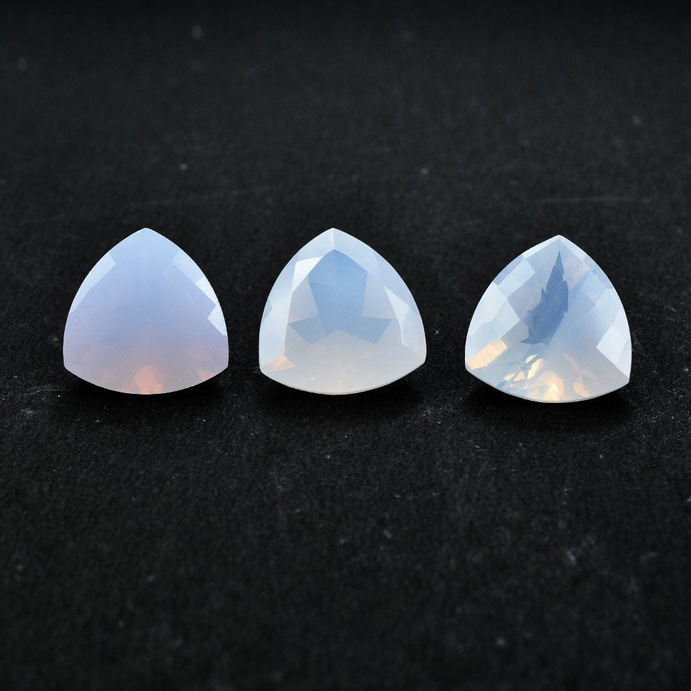 LAVENDER MOON QUARTZ CHECKER CUT TRILLIAN (A/CLEAN) 14.00X14.00 MM 7.84 Cts.