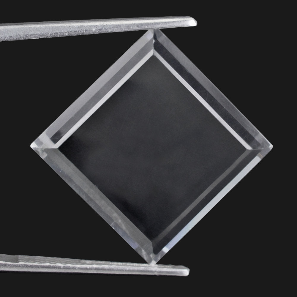 CRYSTAL SQUARE PLATES 18MM 15.35 Cts.