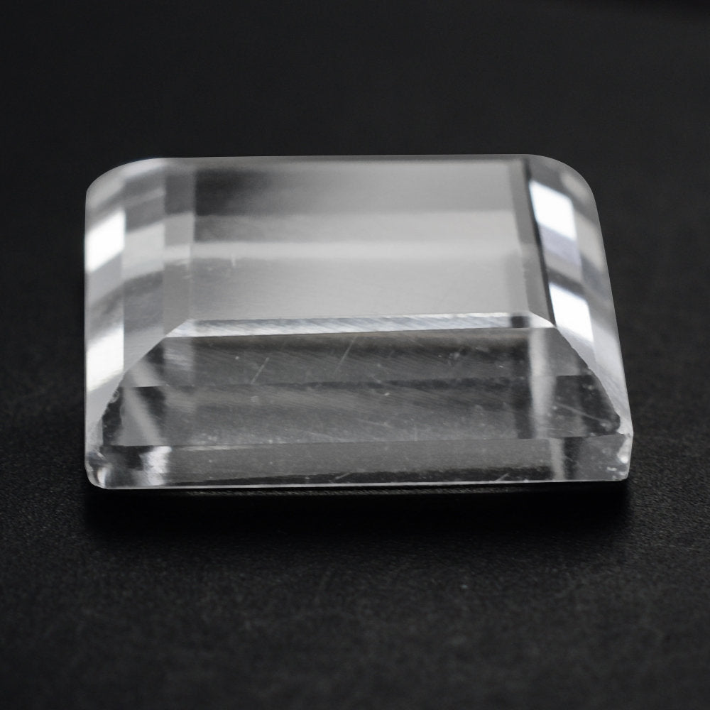 CRYSTAL SQUARE PLATES 14MM 7.83 Cts.