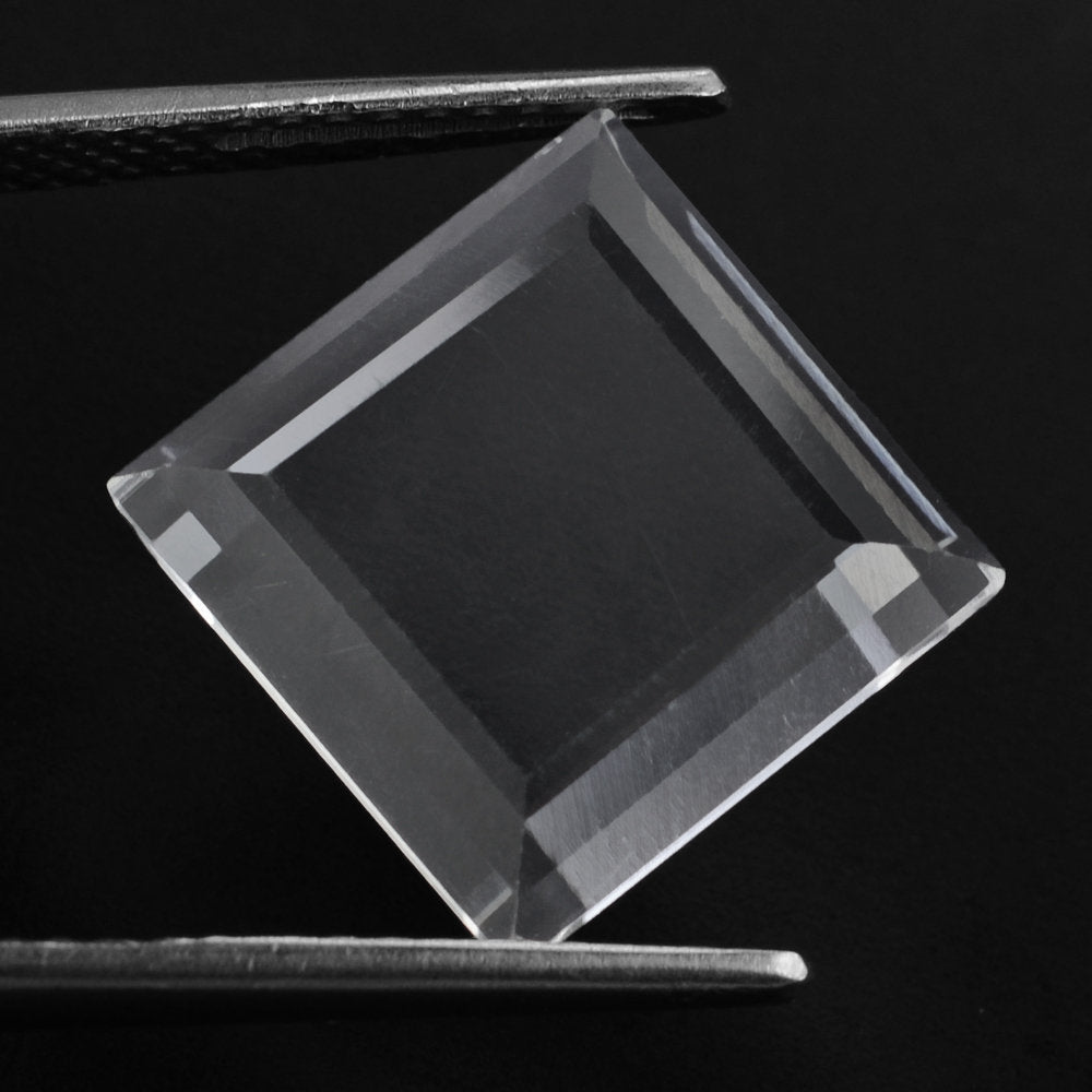 CRYSTAL SQUARE PLATES 14MM 7.83 Cts.