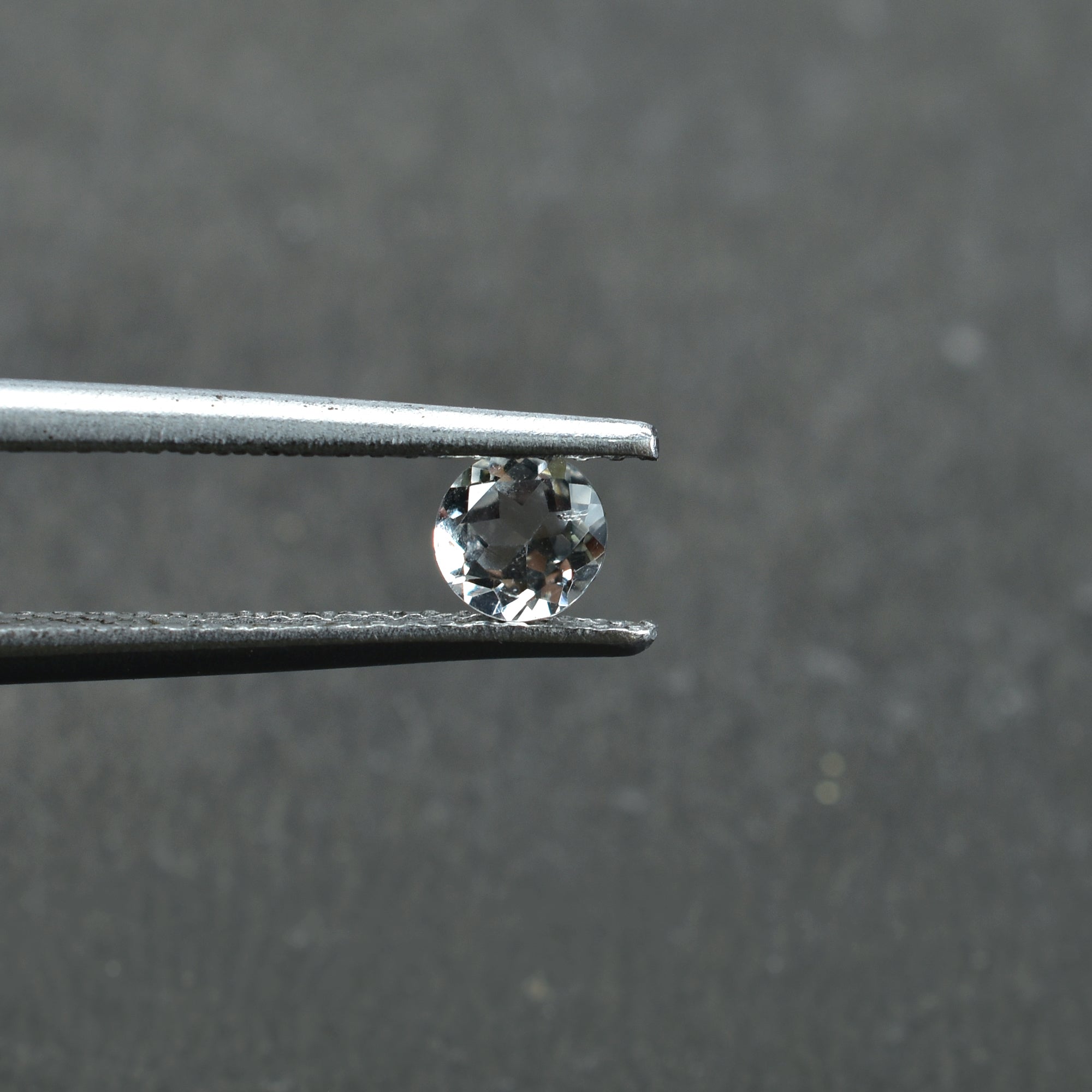 CRYSTAL ROCK QUARTZ CUT ROUND (CLEAN) 4.00X4.00 MM 0.25 CTS