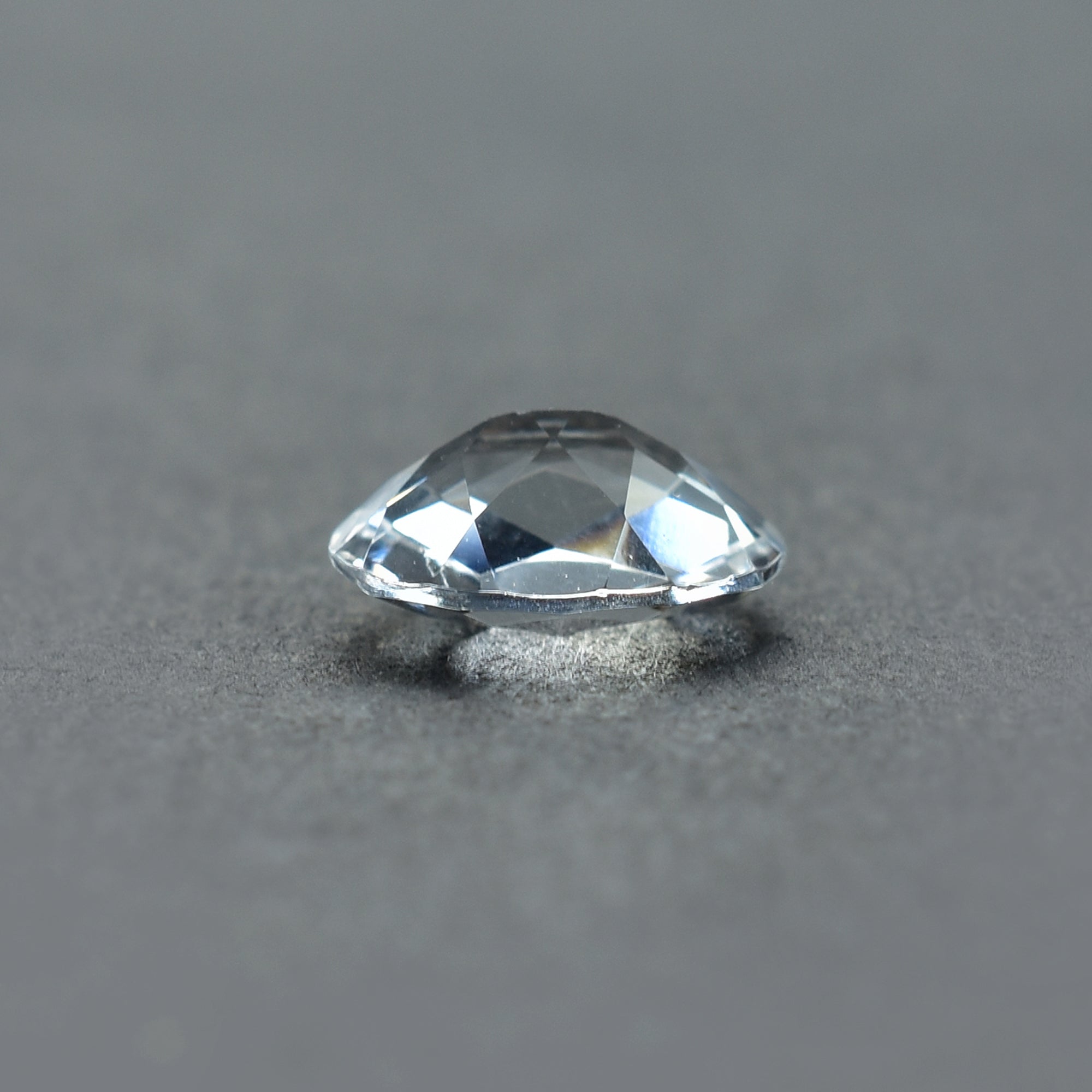 CRYSTAL ROCK QUARTZ CHECKER TOP CUT OVAL 8.00X6.00 MM 1.29 CTS