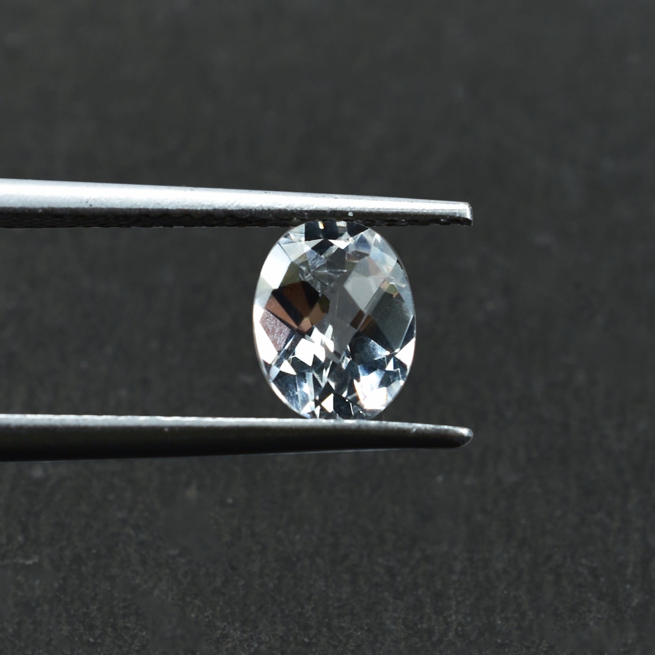CRYSTAL ROCK QUARTZ CHECKER TOP CUT OVAL 8.00X6.00 MM 1.29 CTS
