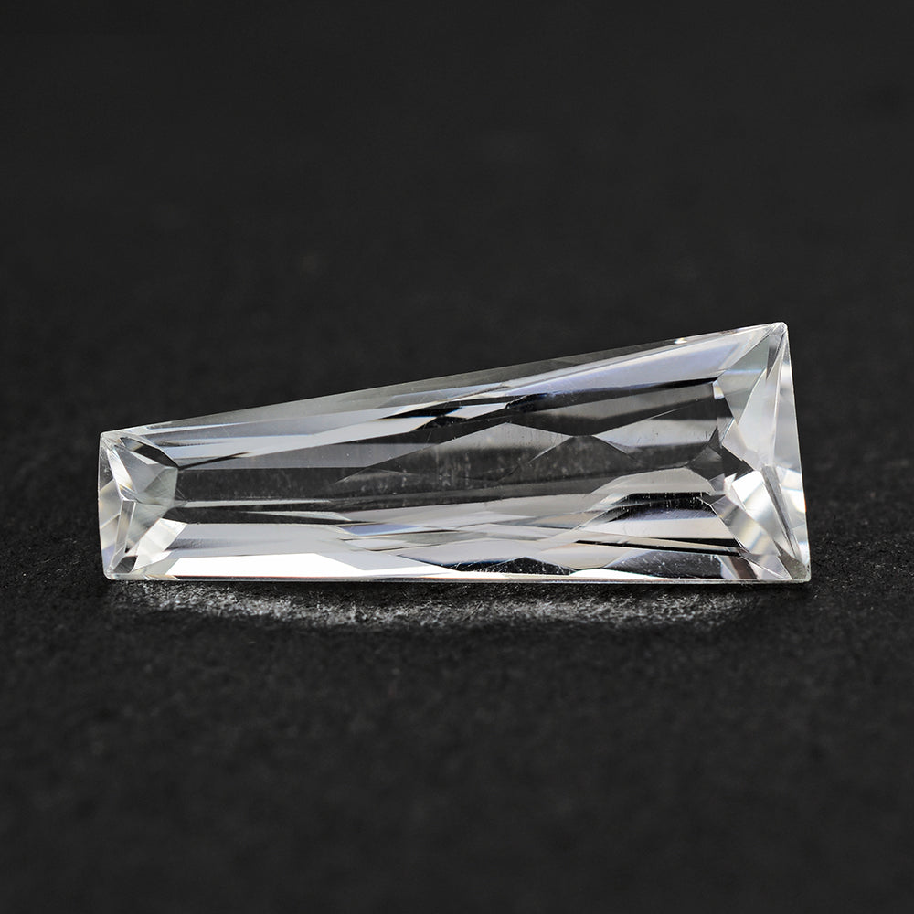 CRYSTAL PRINCESS CUT TAPER 21X8X5MM 5.77 Cts.