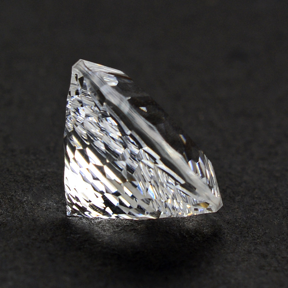 CRYSTAL NIRVANA CUT ROUND (DES#81) 15MM 11.30 Cts.