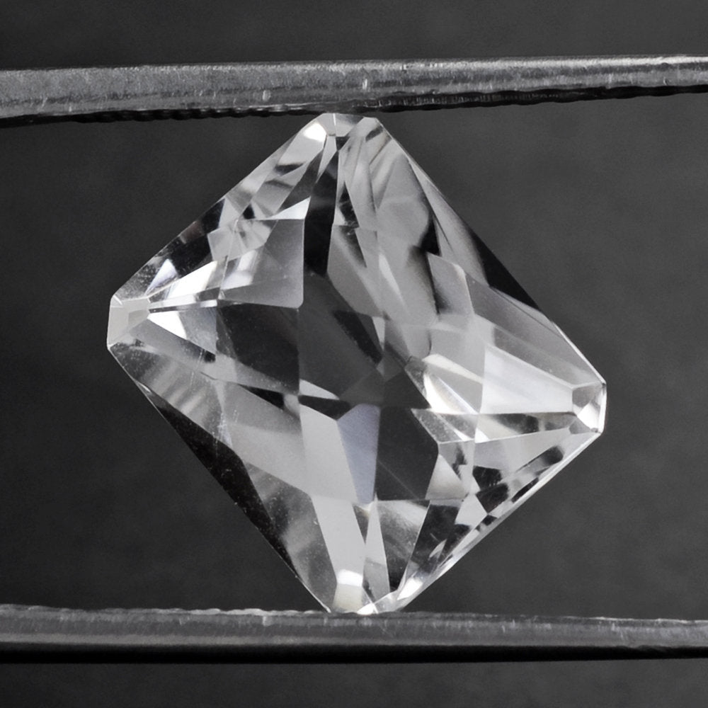 CRYSTAL SPECIAL CHECKER OCTAGON (DES#56) 12X10MM 5.68 Cts.