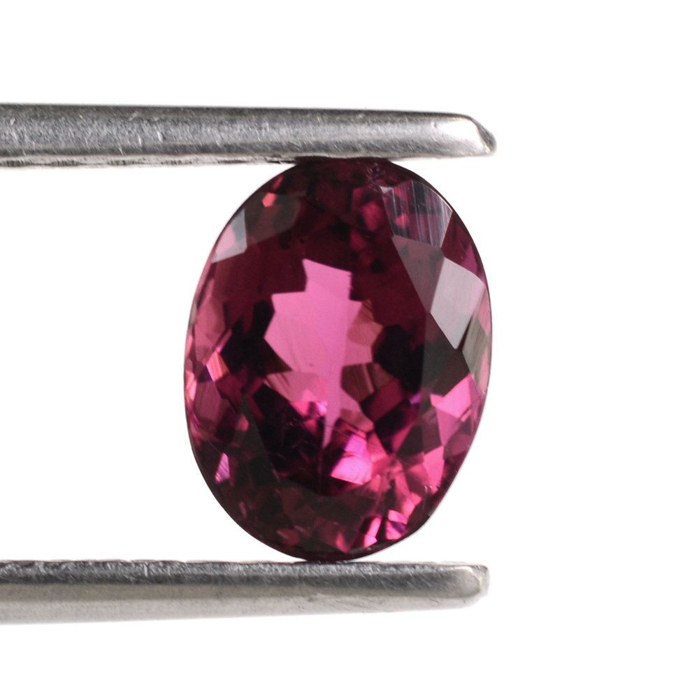 RUBELLITE CUT OVAL (DARK) 8X6 MM 1.45 Cts.
