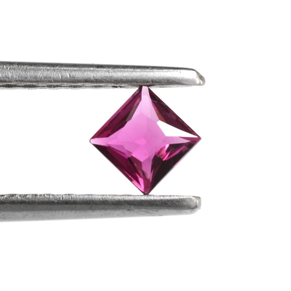 RUBELLITE PRINCESS CUT SQUARE (DARK/SI) 4 MM 0.32 Cts.