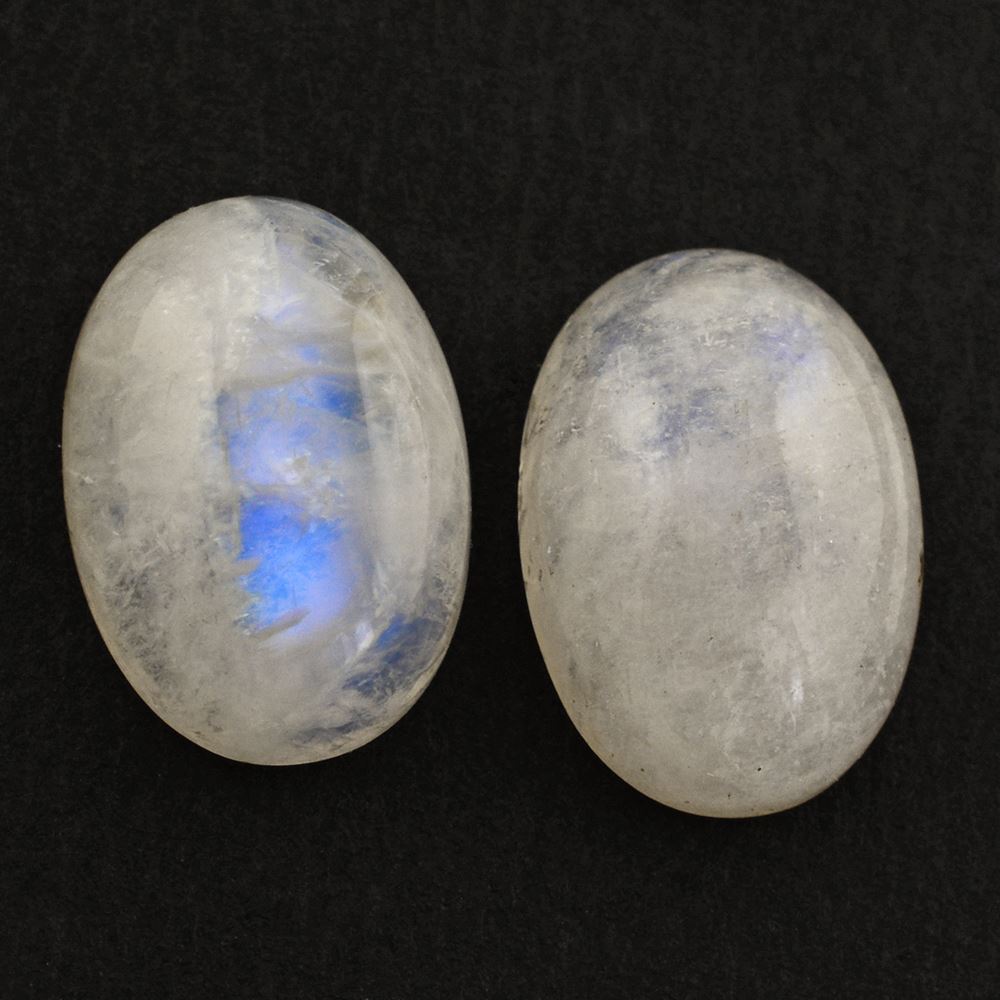 RAINBOW MOONSTONE OVAL CAB (CLOUDY) 14X10MM 5.40 Cts.