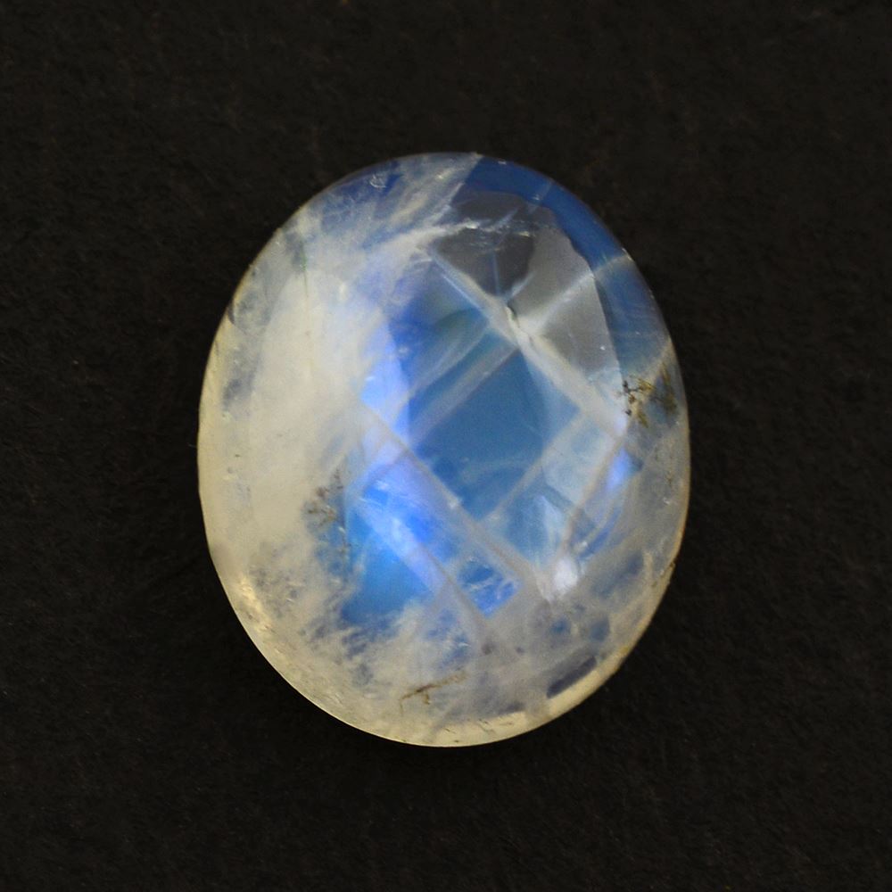 RAINBOW MOONSTONE OVAL CAB (SEMI CLOUDY) 12X10MM 4.44 Cts.