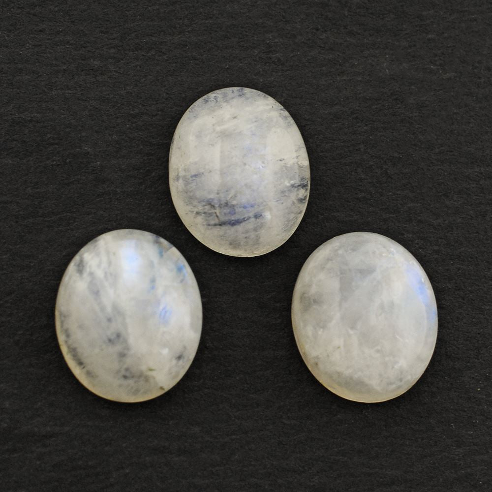RAINBOW MOONSTONE OVAL CAB (CLOUDY) 12X10MM 4.24 Cts.