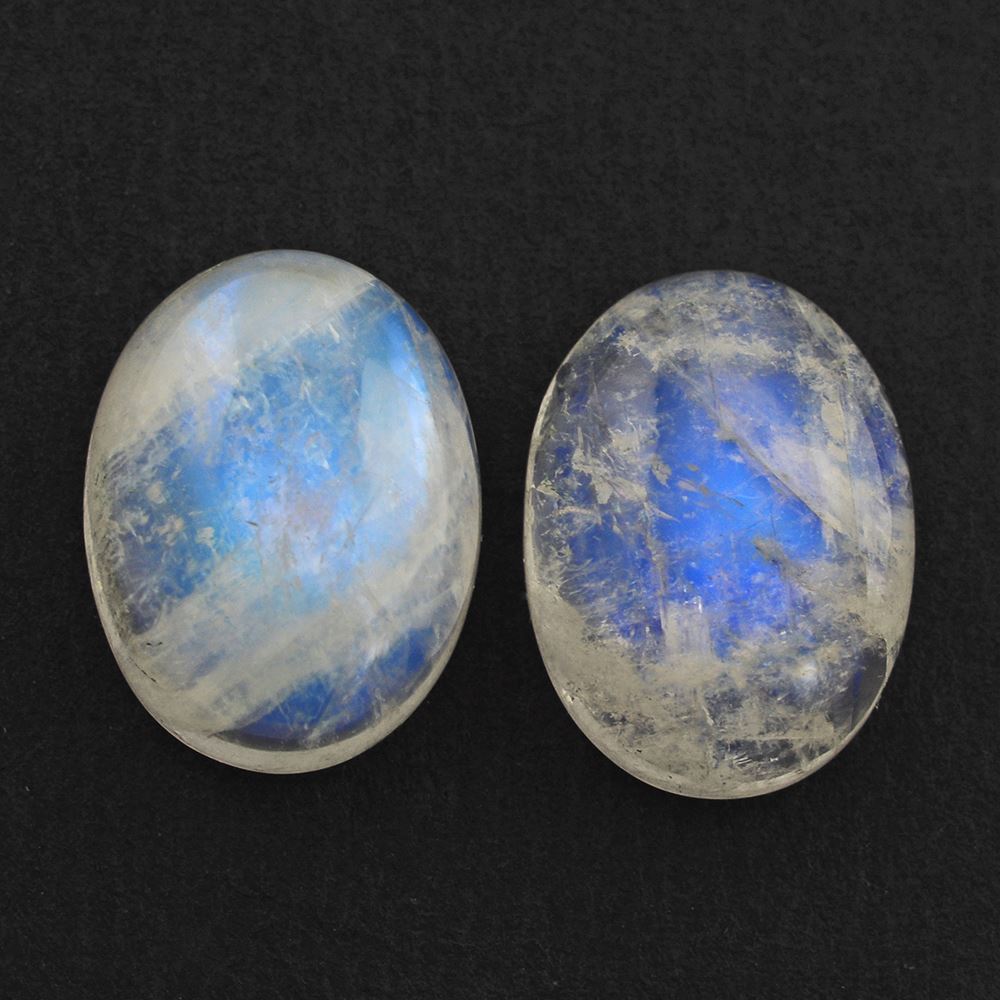 RAINBOW MOONSTONE OVAL CAB (SEMI CLOUDY) 16X12MM 19.25 Cts.