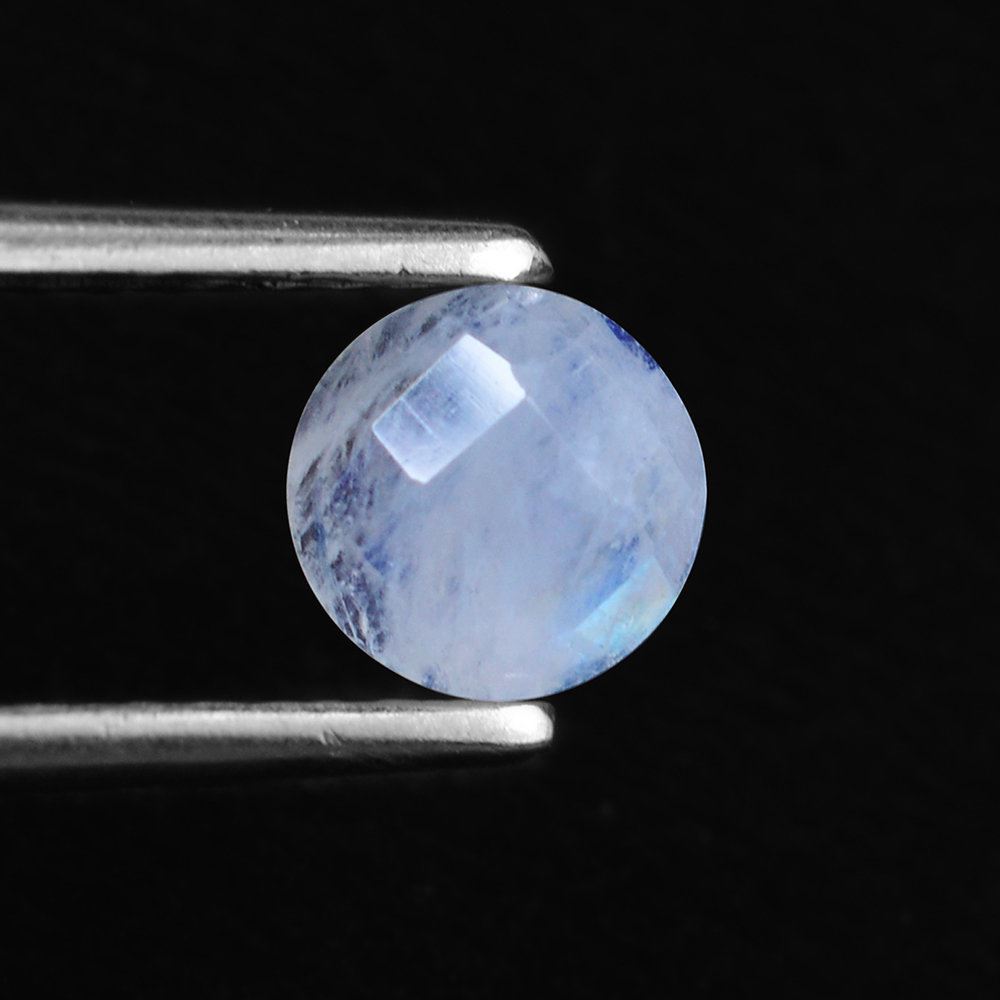 RAINBOW MOONSTONE CHECKER CUT ROUND CAB (CLOUDY) 6MM 0.84 Cts.