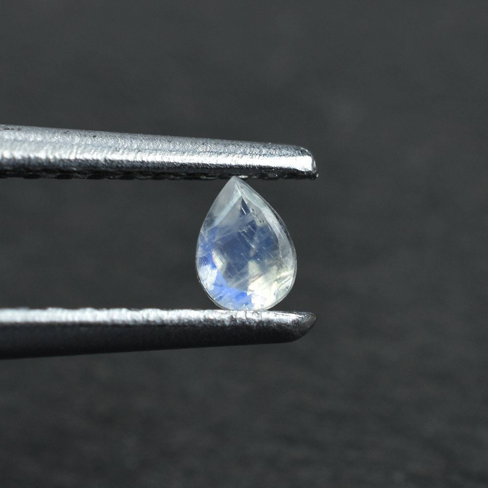RAINBOW MOONSTONE CUT PEAR (CLEAN) 3.50X2.50MM 0.36 Cts.