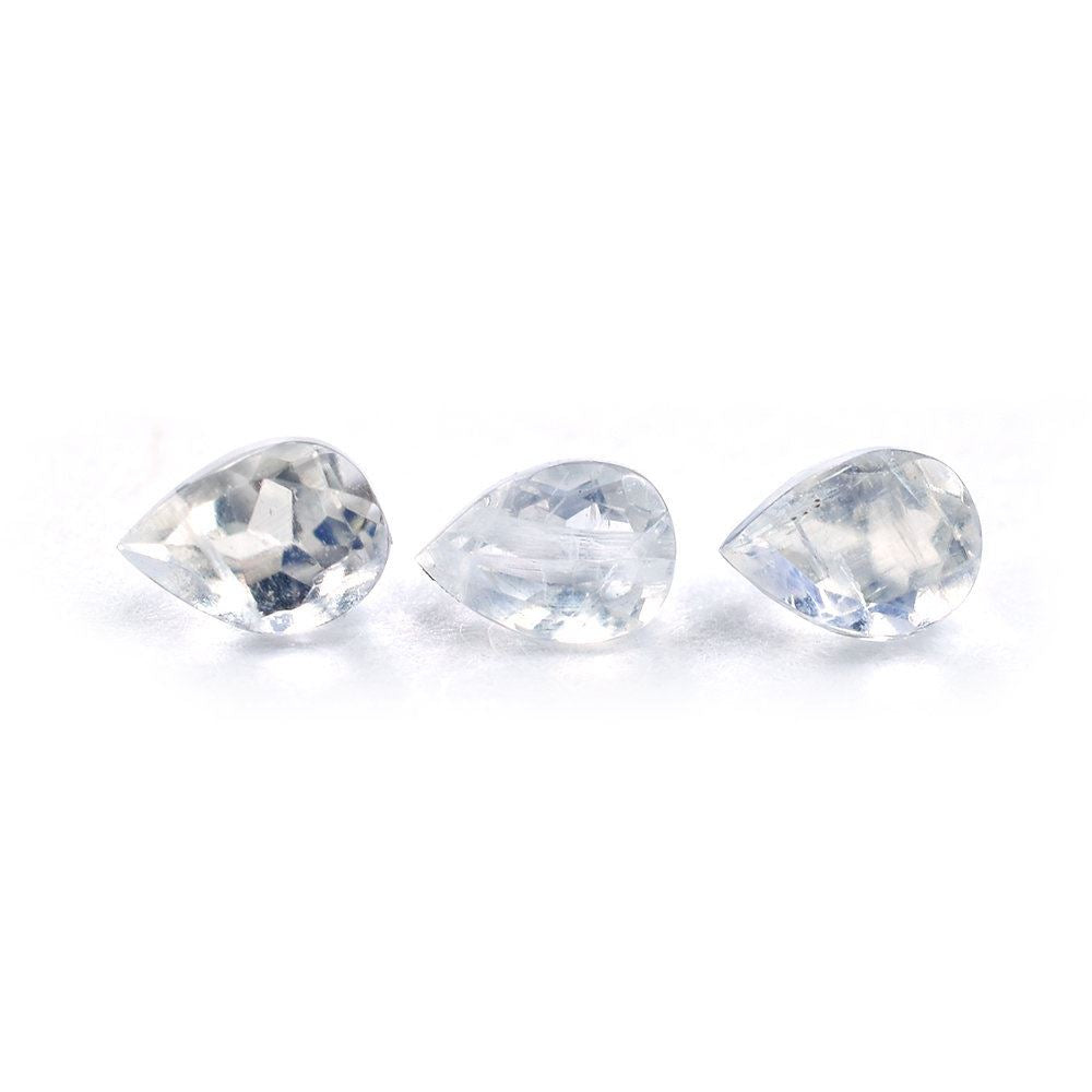 RAINBOW MOONSTONE CUT PEAR (CLEAN) 3.50X2.50MM 0.36 Cts.