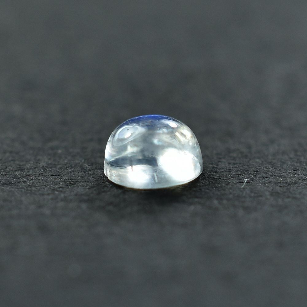 RAINBOW MOONSTONE PLAIN ROUND CAB (SEMI CLOUDY) 4X4MM 0.3 Cts.