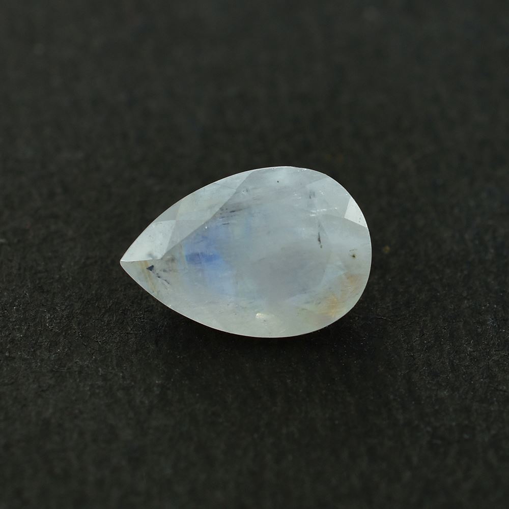 RAINBOW MOONSTONE CUT PEAR (CLOUDY/BLUE SHINE) 9.00X6.00 MM 12.25 Cts.