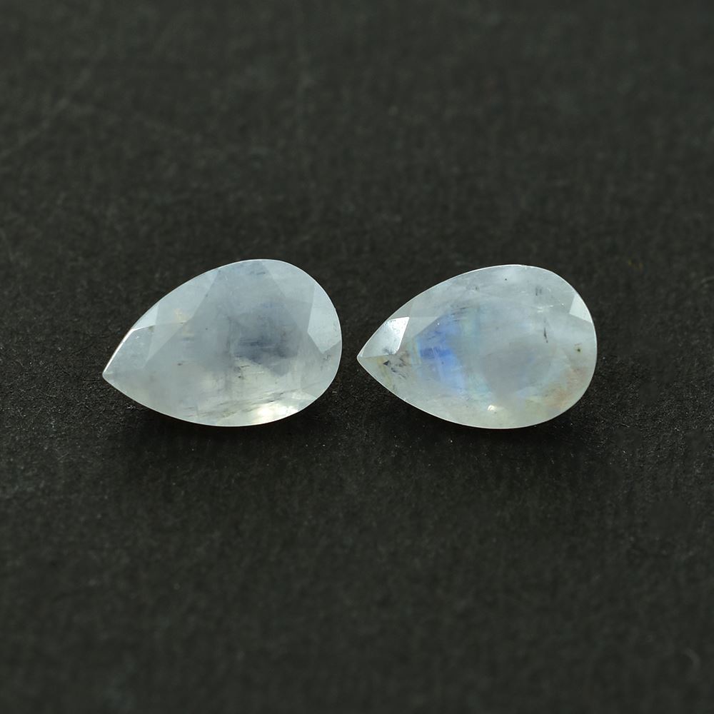 RAINBOW MOONSTONE CUT PEAR (CLOUDY/BLUE SHINE) 9.00X6.00 MM 12.25 Cts.