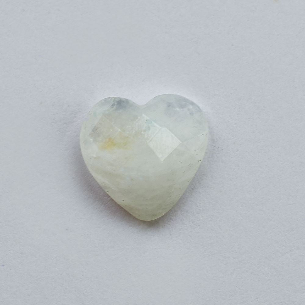 RAINBOW MOONSTONE CUT HEART CAB (CLOUDY/NICE BLUE SHINE) 8.00X8.00 MM 1.65 Cts.