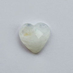 RAINBOW MOONSTONE CUT HEART CAB (CLOUDY/NICE BLUE SHINE) 8.00X8.00 MM 1.65 Cts.