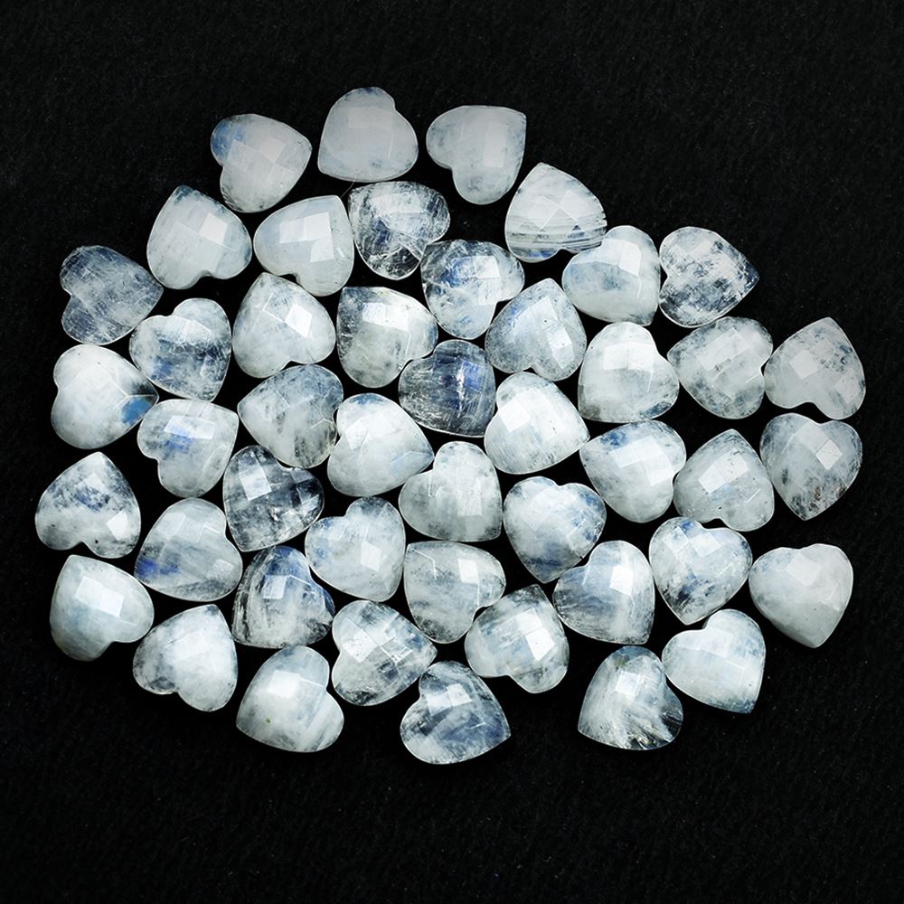RAINBOW MOONSTONE CUT HEART CAB (CLOUDY/NICE BLUE SHINE) 8.00X8.00 MM 1.65 Cts.