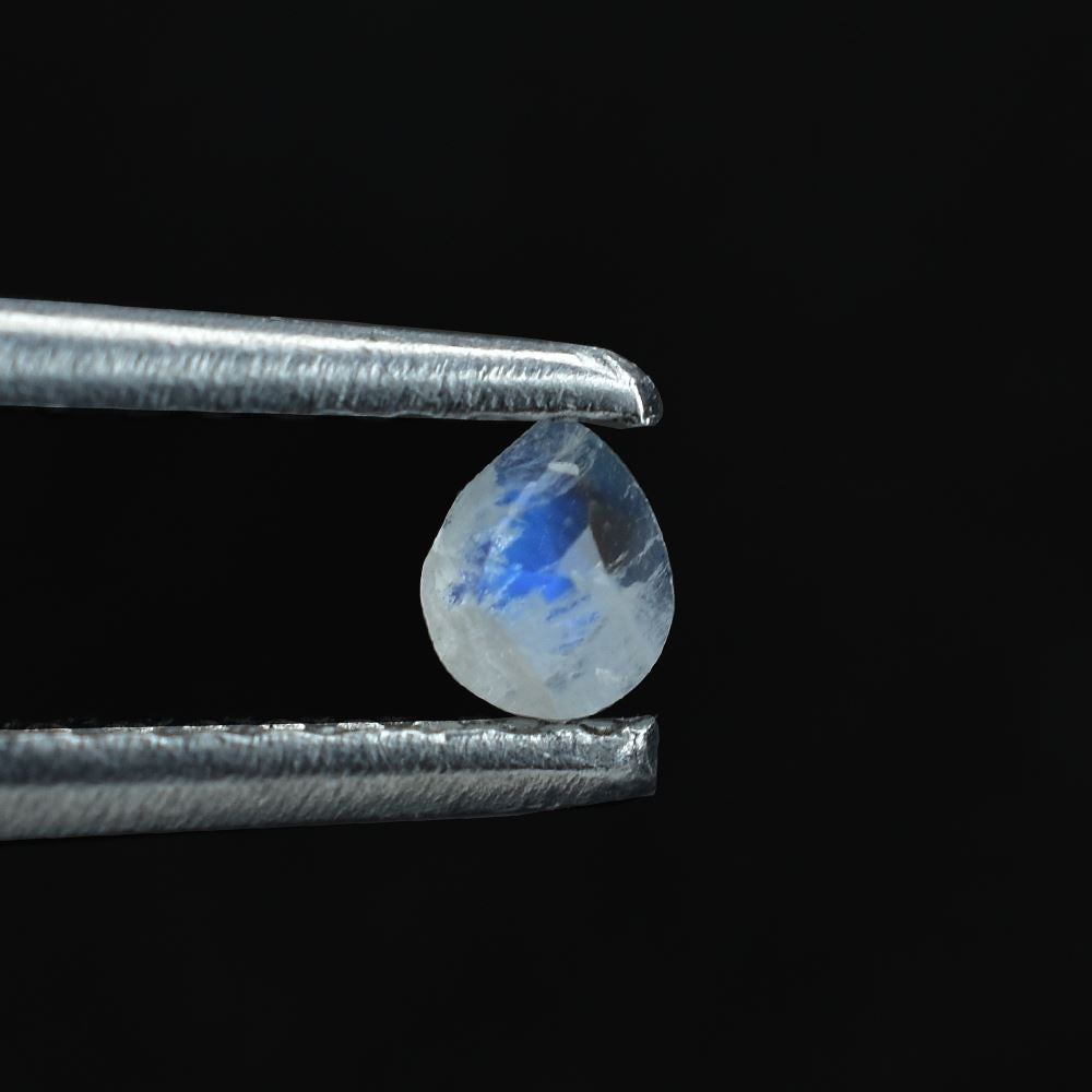 RAINBOW MOONSTONE CUT PEAR (LITE)(SEMI CLOUDY) 3.00X2.40 MM 0.09 Cts.