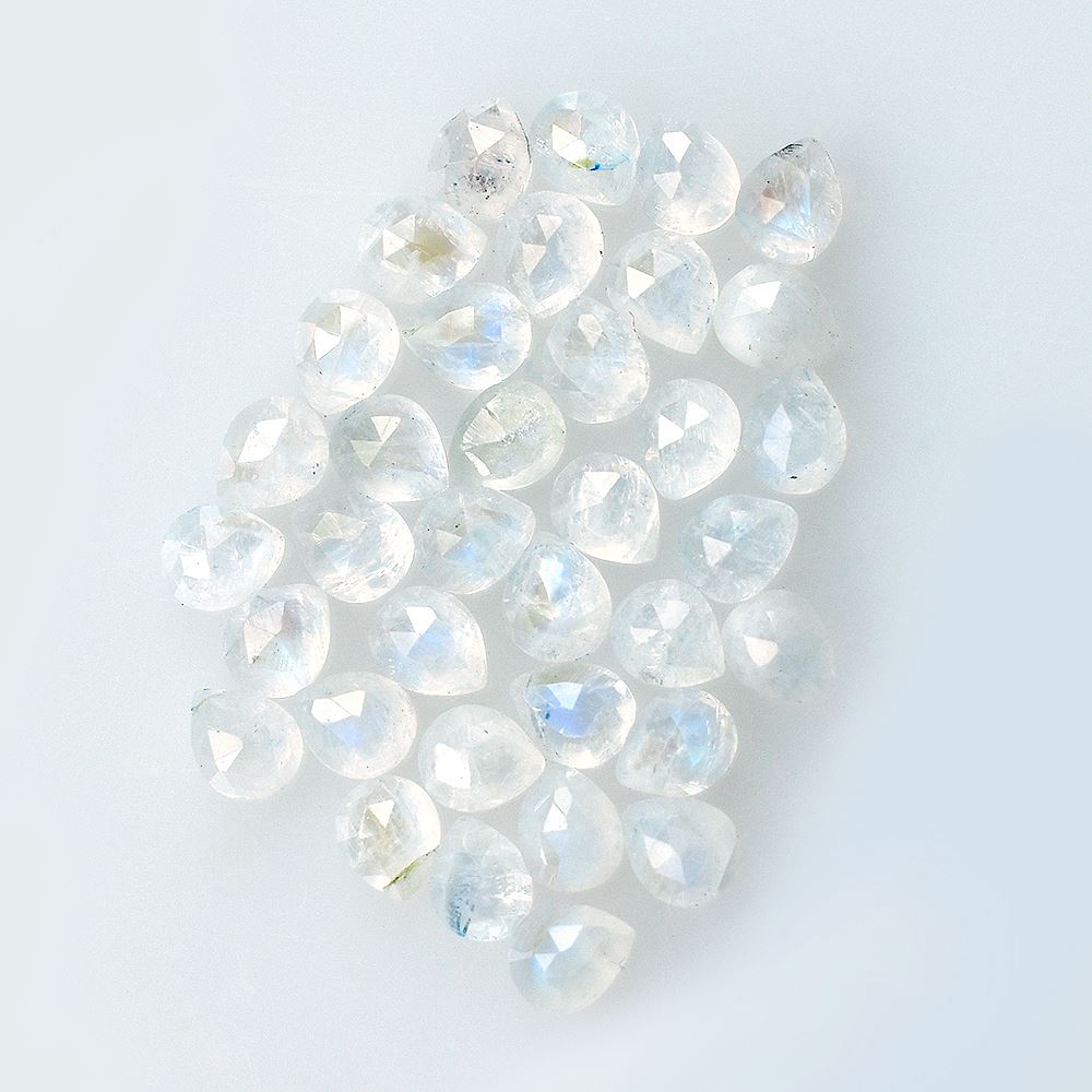 RAINBOW MOONSTONE CUT PEAR (LITE)(SEMI CLOUDY) 3.00X2.40 MM 0.09 Cts.