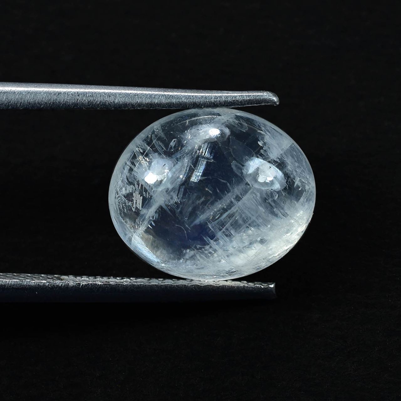 RAINBOW MOONSTONE PLAIN OVAL CAB (SEMI CLOUDY)(NICE BLUE SHINE) 12.00X10.00 MM 4.55 Cts.