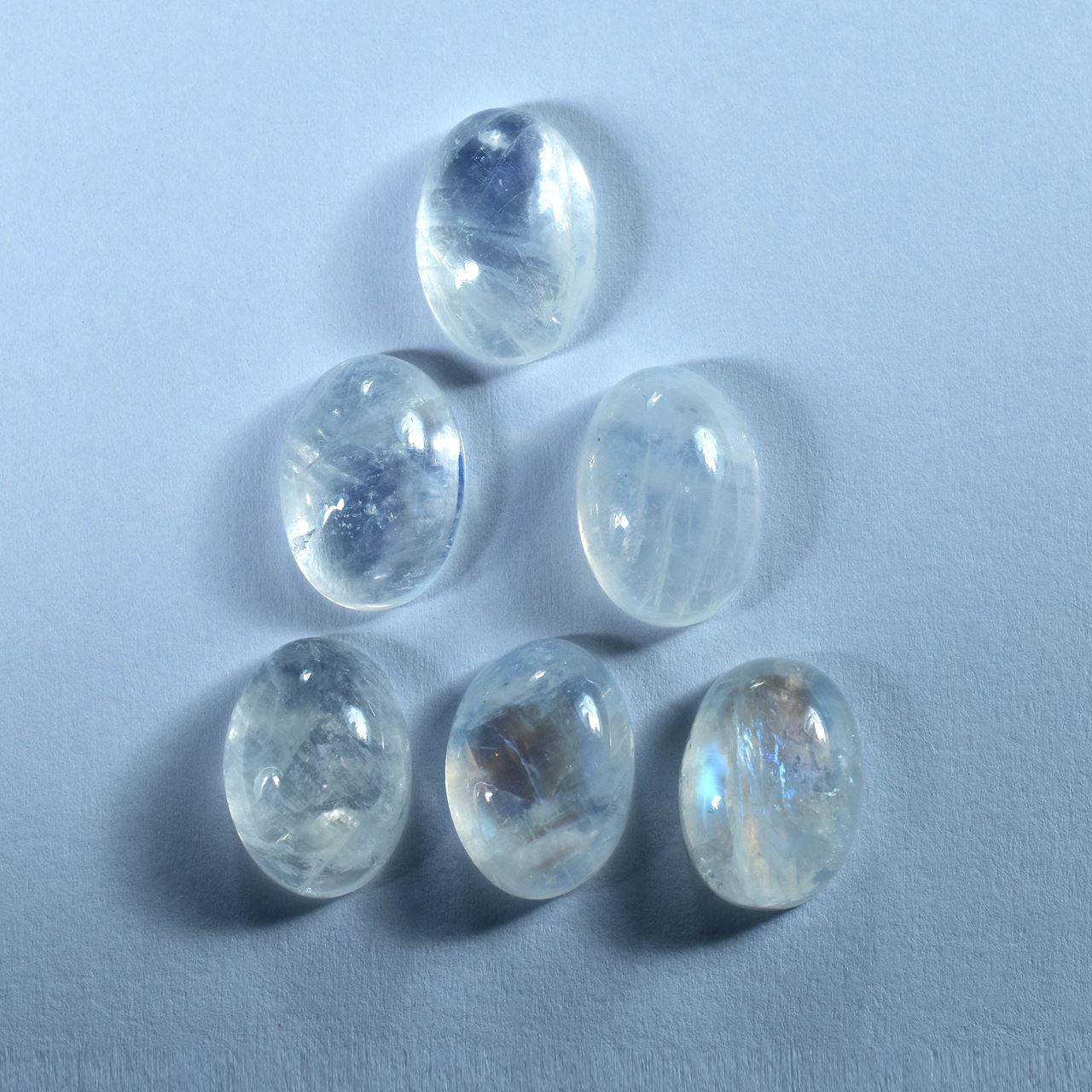 RAINBOW MOONSTONE PLAIN OVAL CAB (SEMI CLOUDY)(SI) 14.00X10.00 MM 6.10 Cts.