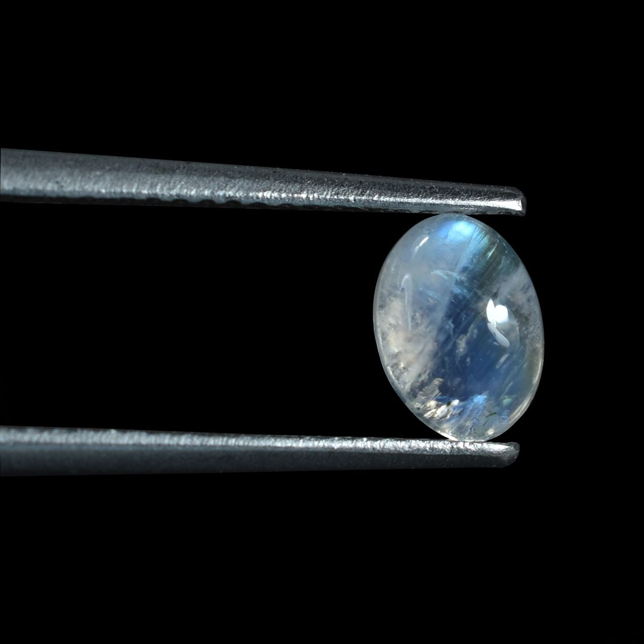 RAINBOW MOONSTONE PLAIN OVAL CAB (SEMI CLOUDY)(NICE BLUE SHINE) 7.00X5.00 MM 0.81 Cts.