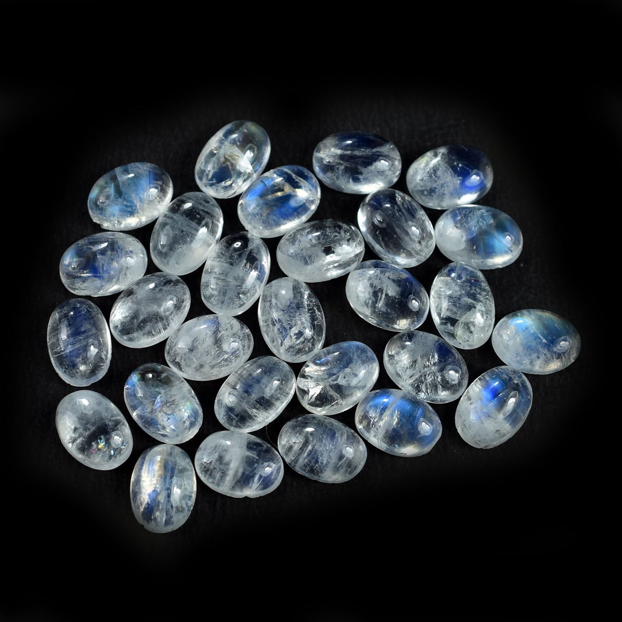 RAINBOW MOONSTONE PLAIN OVAL CAB (SEMI CLOUDY)(NICE BLUE SHINE) 7.00X5.00 MM 0.81 Cts.