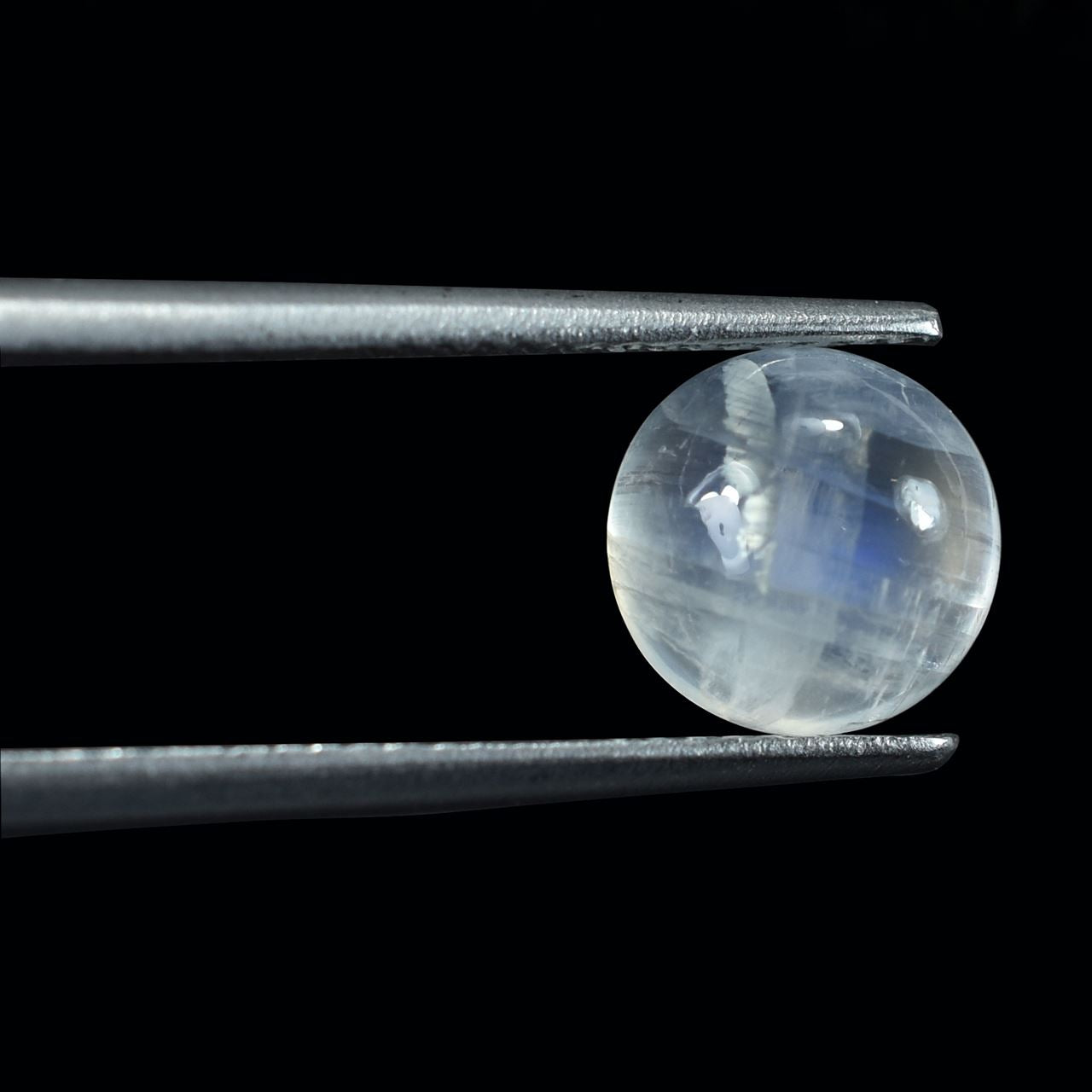 RAINBOW MOONSTONE PLAIN ROUND CAB (SEMI CLOUDY)(NICE BLUE SHINE) 8.00X8.00 MM 2.17 Cts.