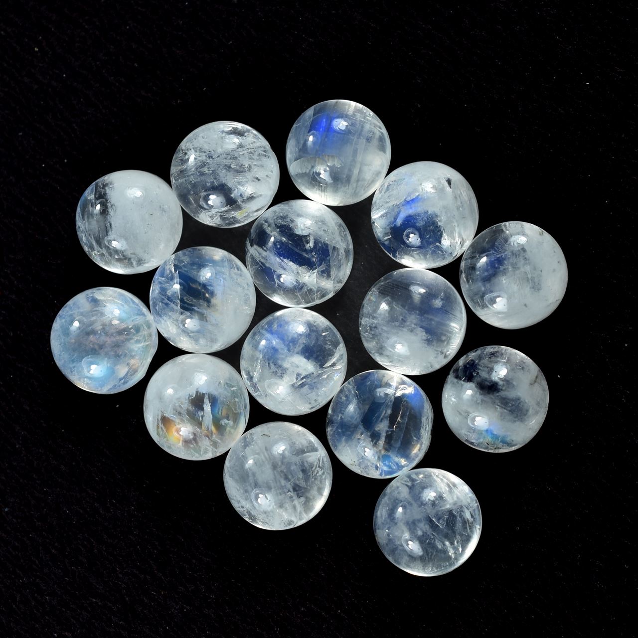 RAINBOW MOONSTONE PLAIN ROUND CAB (SEMI CLOUDY)(NICE BLUE SHINE) 8.00X8.00 MM 2.17 Cts.