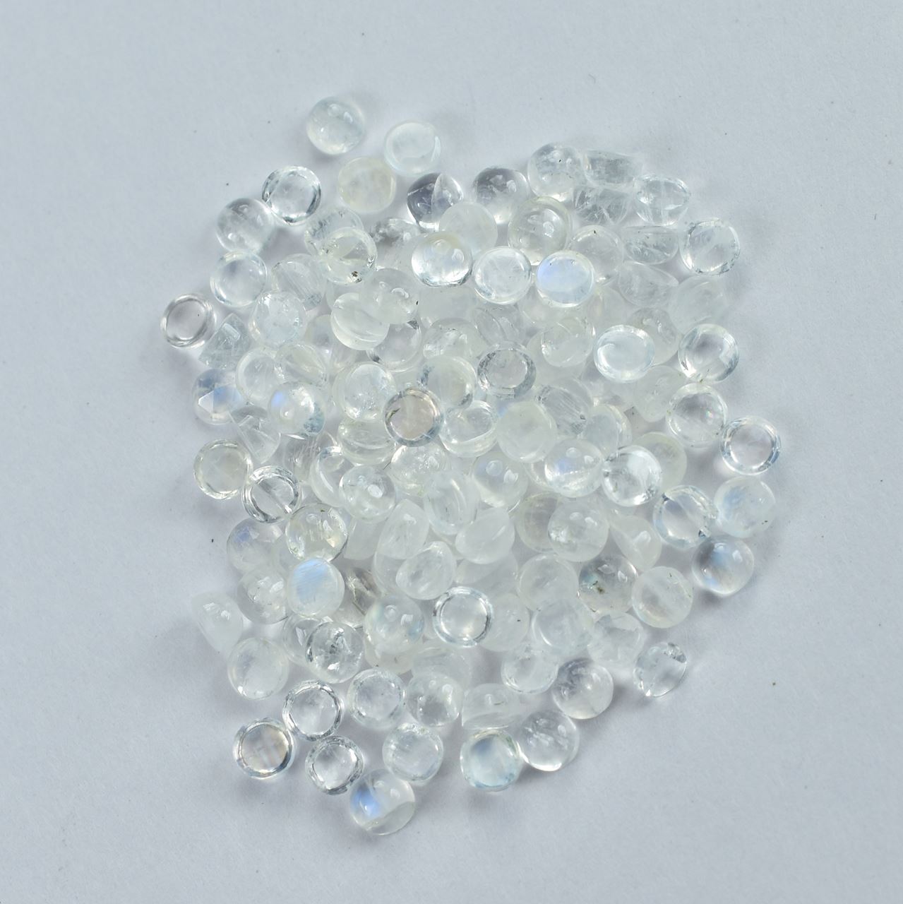 RAINBOW MOONSTONE PLAIN ROUND CAB (SEMI CLOUDY)(NICE BLUE SHINE) 3.00X3.00 MM 0.13 Cts.