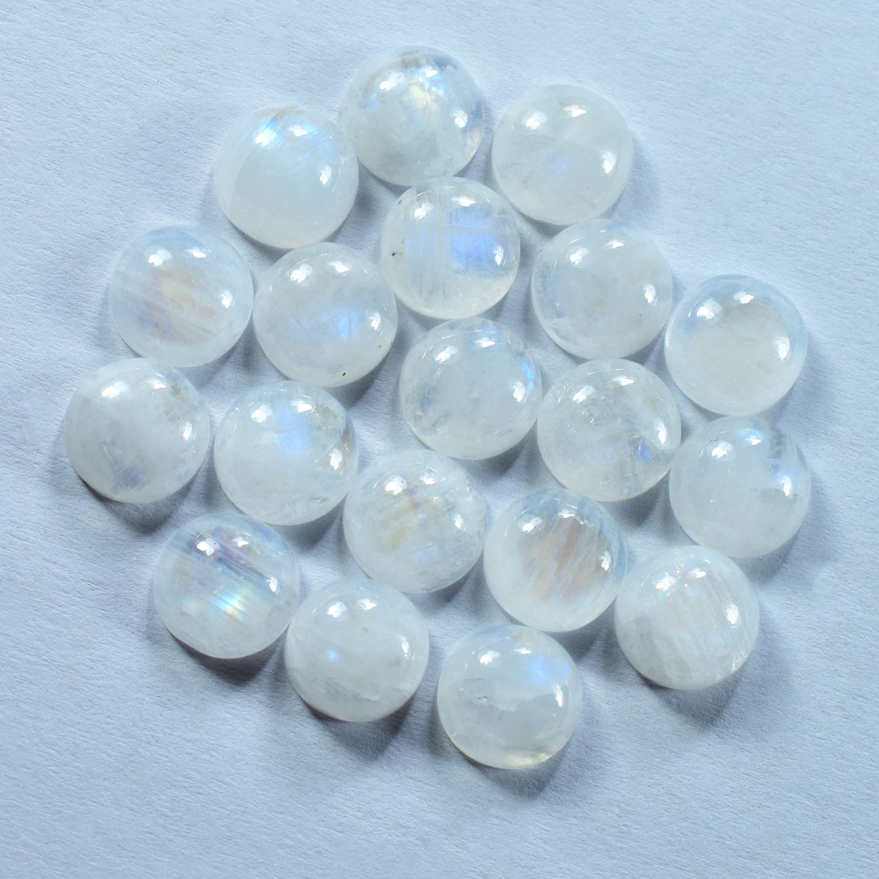 RAINBOW MOONSTONE PLAIN ROUND CAB (CLOUDY)(NICE BLUE SHINE) 10.00X10.00 MM 3.40 Cts.