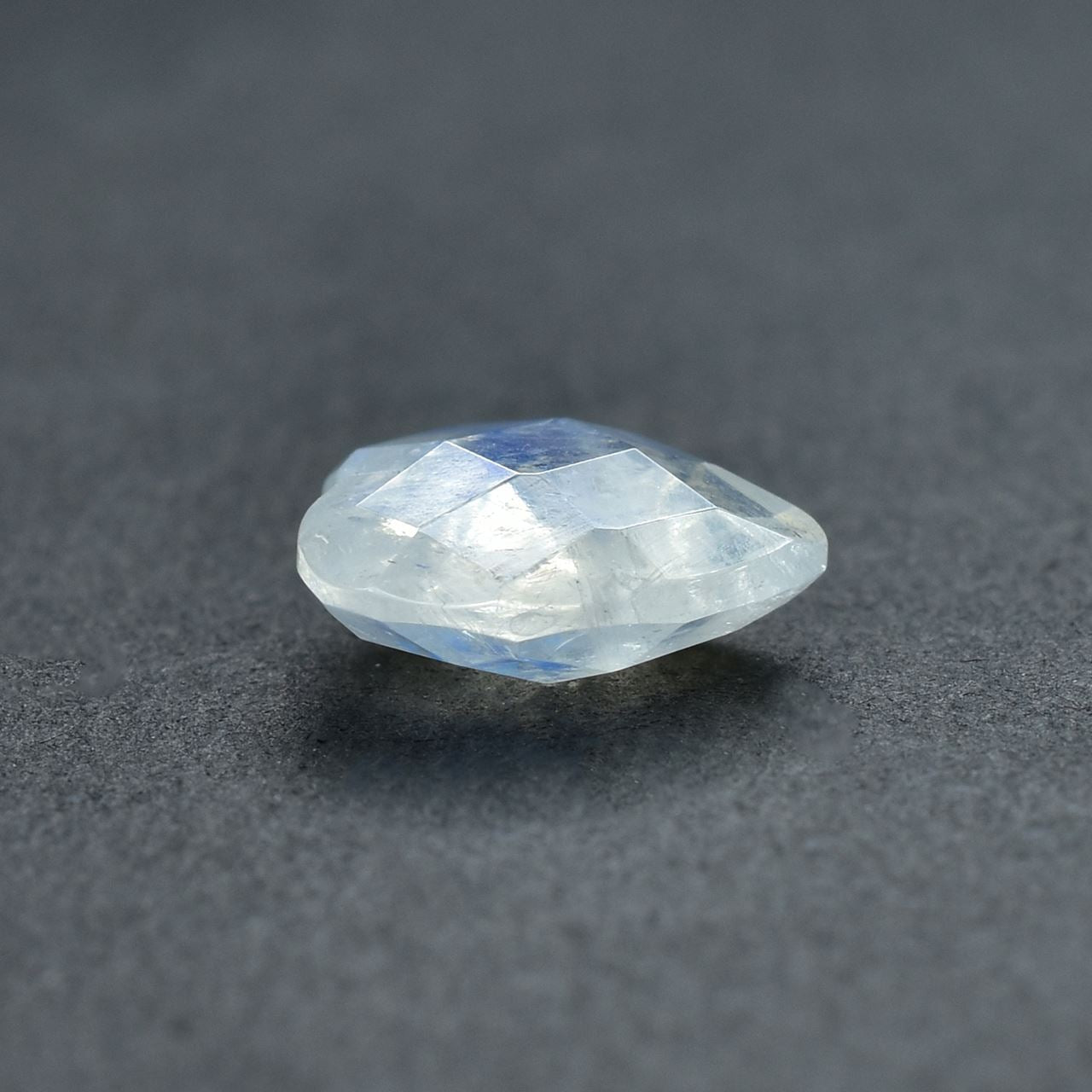 RAINBOW MOONSTONE CHECKER BRIOLETTE HEART (SEMI CLOUDY)(NICE BLUE SHINE) 10.00X10.00 MM 2.76 Cts.